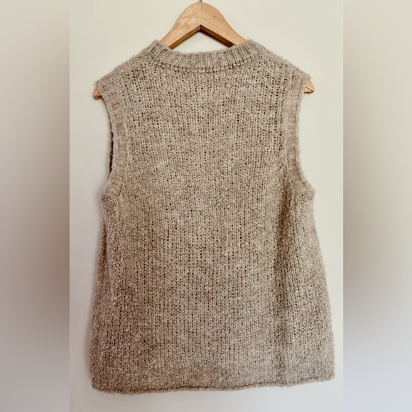 Cream Crew Neck Sweater Vest with Classic Knit Texture - Picture 4 of 5